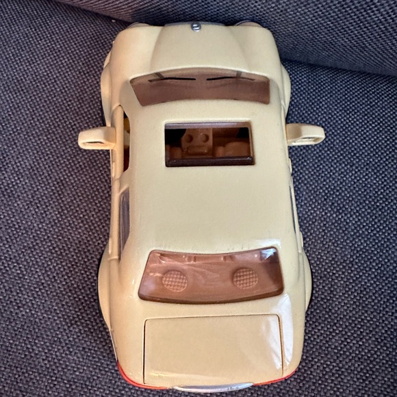 Chevron Cars Leslie LX No 10 Yellow  1998 Techron Gas Vintage - Picture 6 of 6